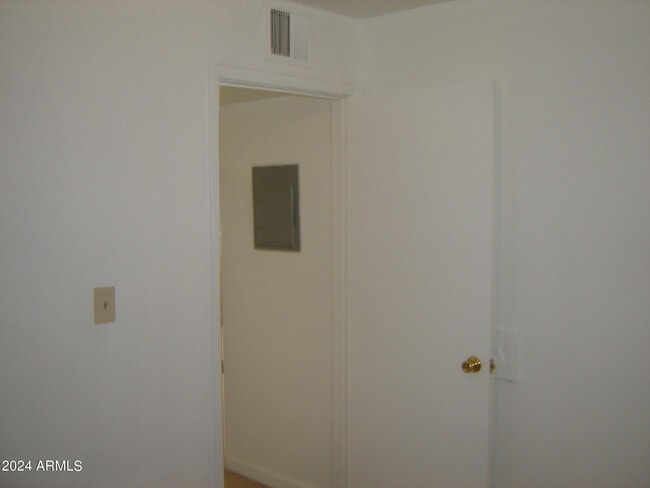 Building Photo - 450 Palm Dr