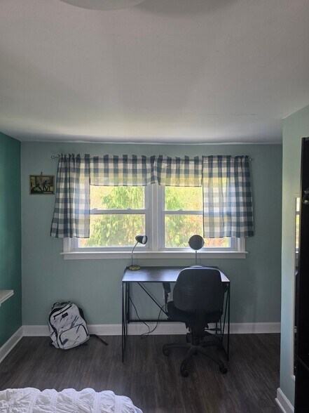 Building Photo - 4 Zucker Ln