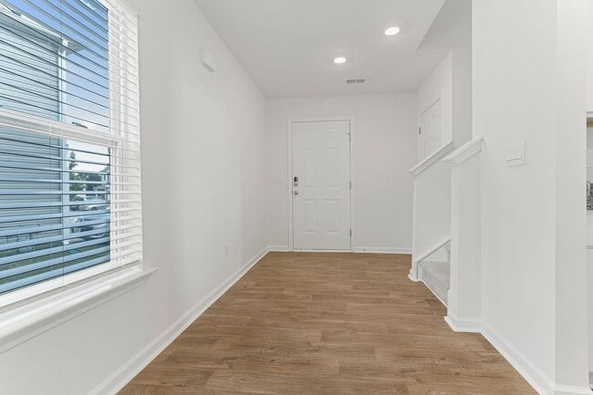 Building Photo - 1364 Ledsham Ct