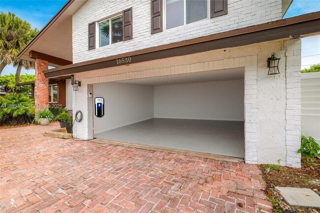 Building Photo - 16530 Royal Poinciana Ct