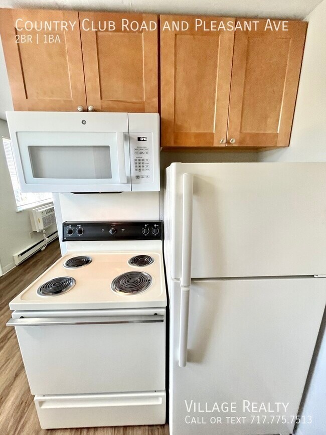 Building Photo - 615 Country Club Rd