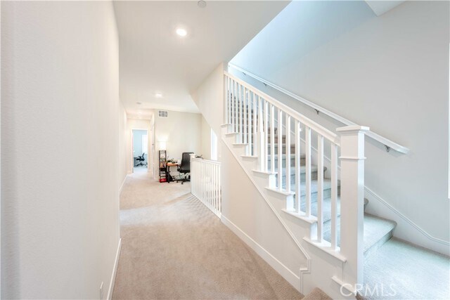 Building Photo - 217 Chorus