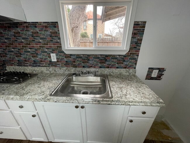 Building Photo - 311 W Malone Ave