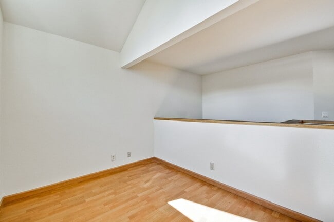 Building Photo - Hardwood Floors- A/C- Full Bedroom and Bath on First Floor: Fresh Paint