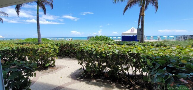 Building Photo - 15901 Collins Ave