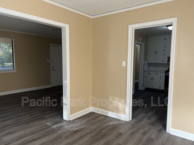 Building Photo - 3745 Honeysuckle Ct