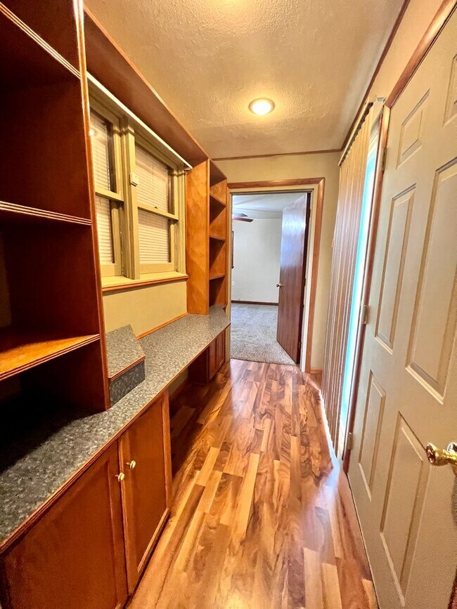 Building Photo - Beautiful 3 bed South Omaha/Hanscom Park Home with Attaced 1 car garage! $1,425!