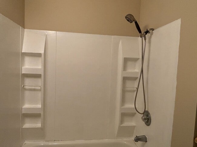 Building Photo - %50 OFF FIRST MONTH'S RENT! Spacious 3 bedroom home with large backyard deck!