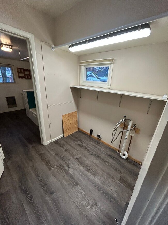 Building Photo - 4 Bedroom Home on Kalispell’s East Side – Spacious Yard & Double Garage