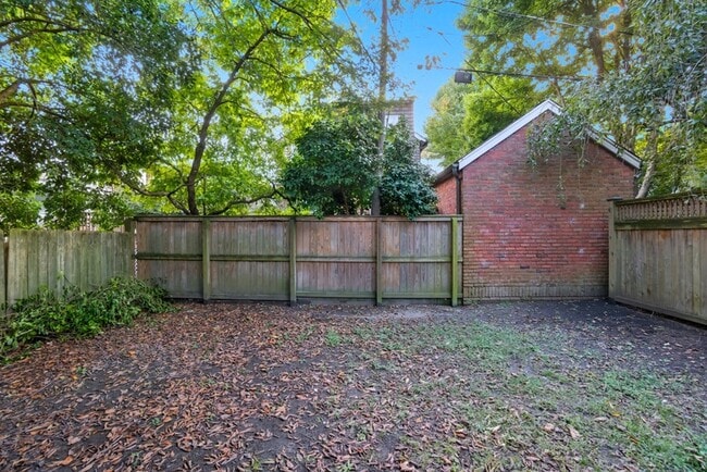 Building Photo - 609 Baldwin Ave