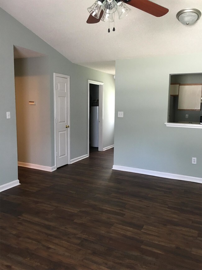 Building Photo - 135 Lavender Lakes Dr