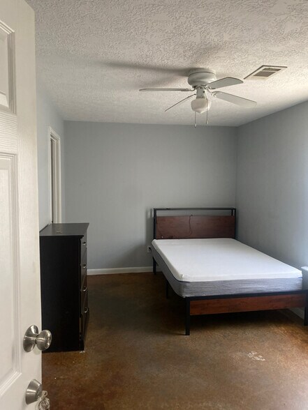 Building Photo - 20891 Pine Island Rd