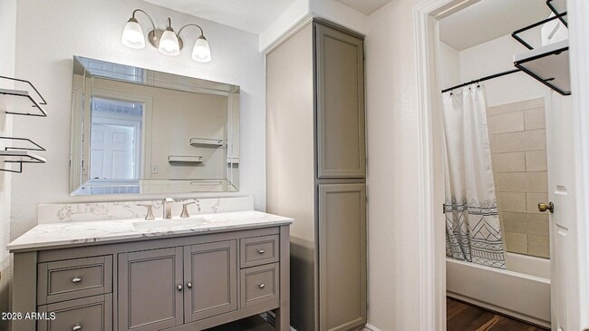 Building Photo - 750 E Northern Ave