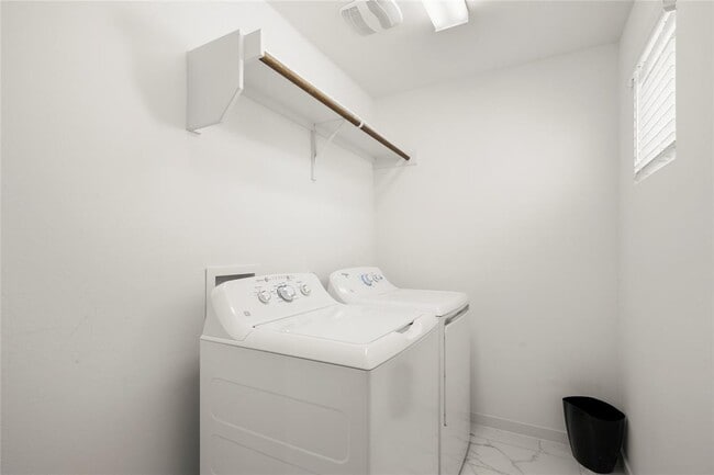 Building Photo - 15004 Ryman Rd