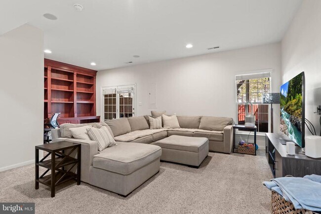 Building Photo - 43286 Morven Square