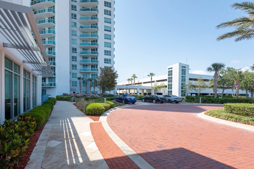 Building Photo - 231 Riverside Dr