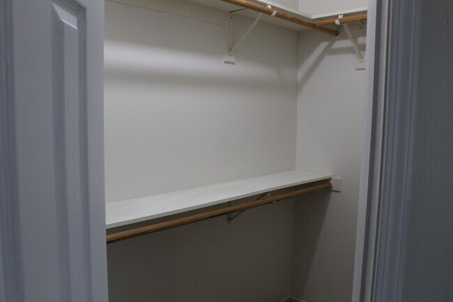 Building Photo - Beautiful Spacious Home for Rent Near Hosking and Mckee Area