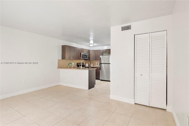 Building Photo - 7241 Miami Lakes Dr