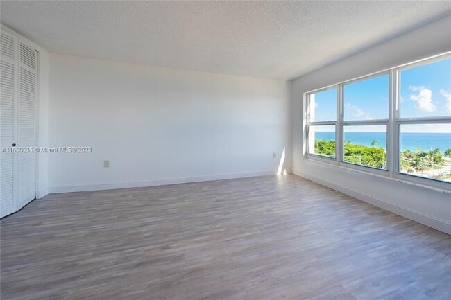 Building Photo - 3000 E Sunrise Blvd