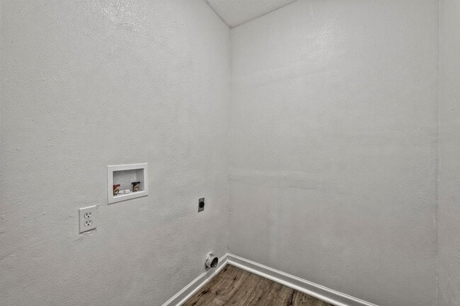 Building Photo - 3247 Bolton Gardens Dr