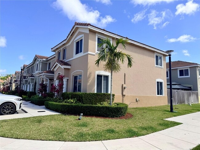 Building Photo - 2418 SE 10th St