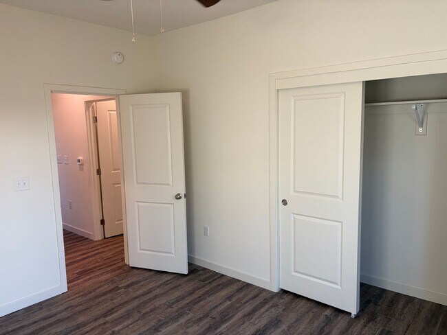 Building Photo - 6010 Cougar Trl