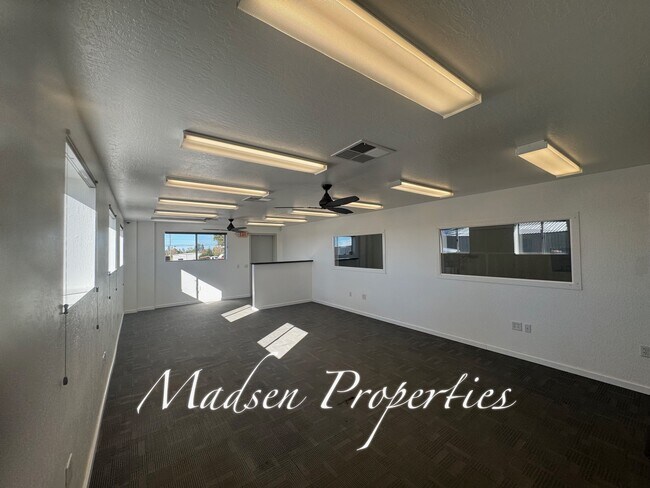 Building Photo - 1115 E Ewald Ct