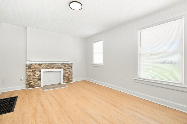 Building Photo - 397 Catherine St