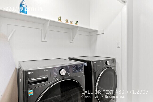 Building Photo - 2207 N 28th Pl