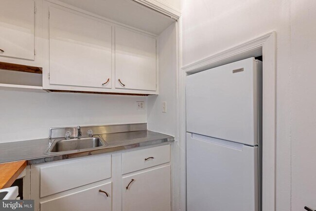 Building Photo - 2908 Q St NW