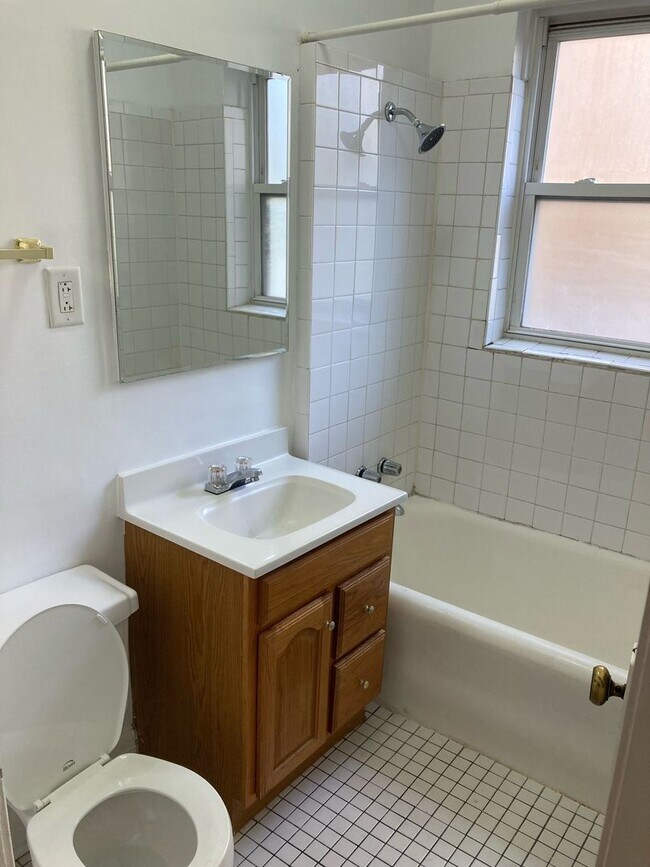 Building Photo - 4402 N Rockwell St