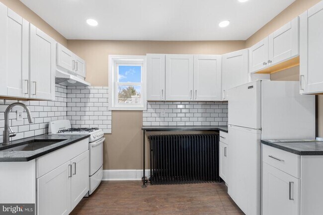 Building Photo - 113 Sumac St