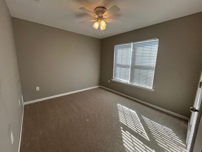 Building Photo - 4163 Meredith Dr