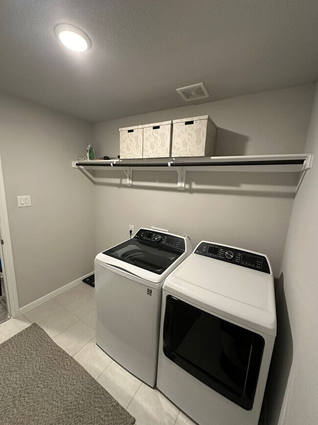 Building Photo - 1104 Magpie Lane