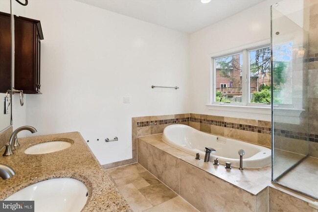 Building Photo - 9915 Ashburton Ln