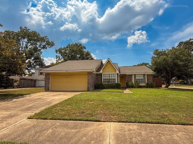 Primary Photo - 530 Belwin Dr