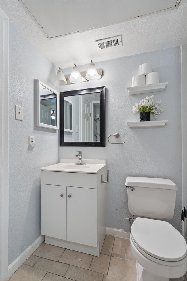 Building Photo - 1840 Burton Dr