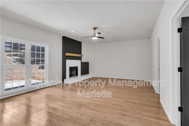 Building Photo - 991 Gentry Ln