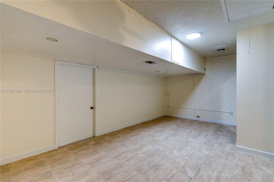 Building Photo - 1501 SW 149th Ave