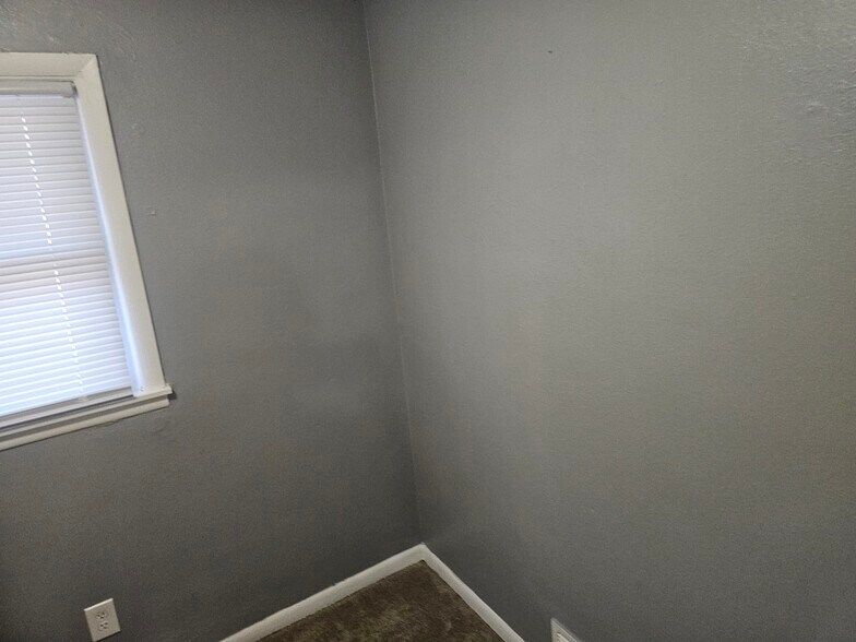 Building Photo - 1112 13th St S