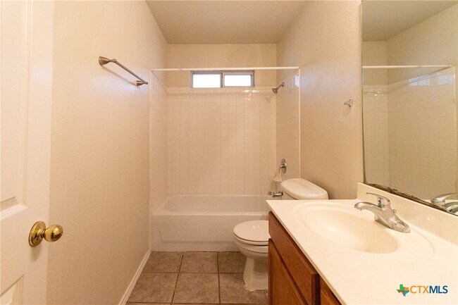 Building Photo - 3803 Lyna Ct