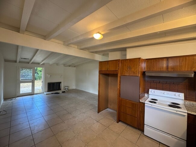 Building Photo - Spacious 4 Bedroom Home in West Sac