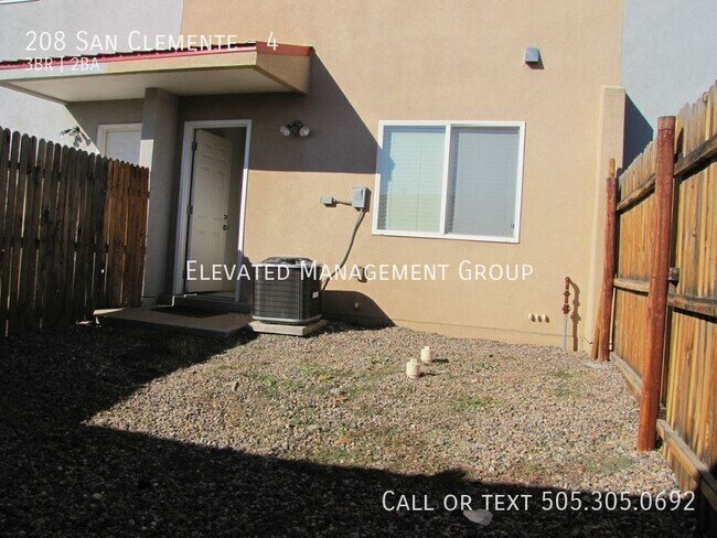 Building Photo - 208 San Clemente Ave