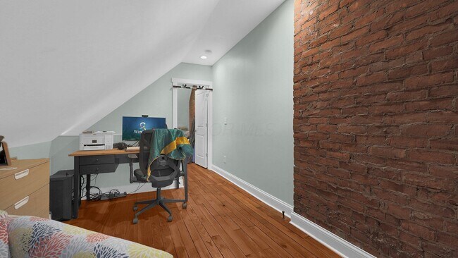 Building Photo - 739 Wilson Ave