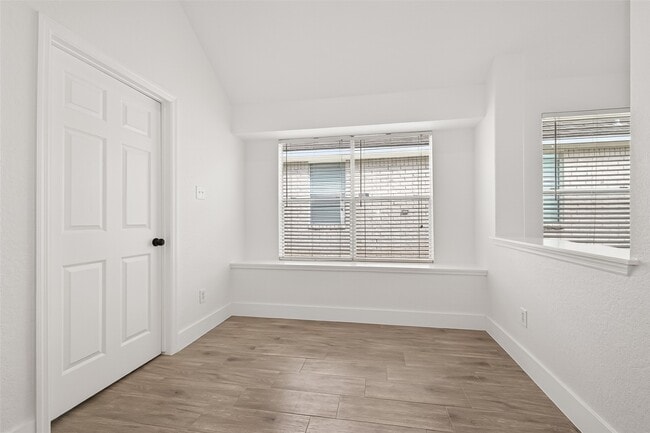 Building Photo - 3143 Oakwood Run Dr