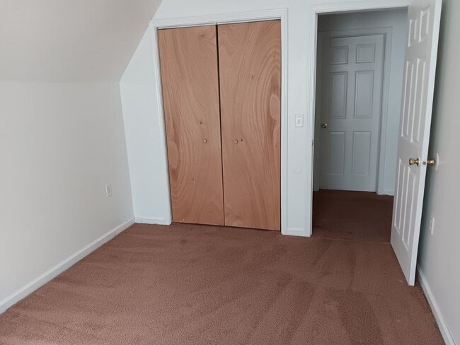 Building Photo - For Rent: 4-bedroom 2-bathroom single family home! Available NOW!