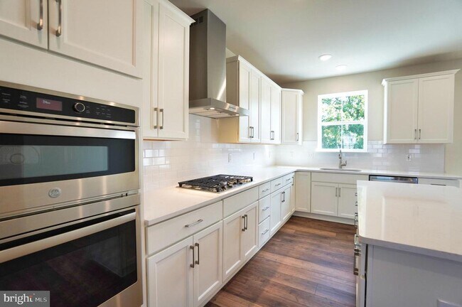 Building Photo - 4823 Lincoln Aly