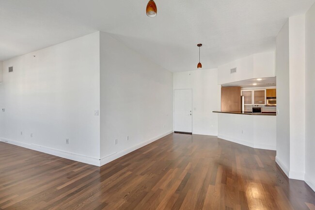 Building Photo - 610 Clematis St