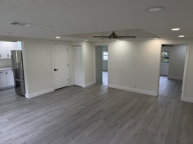 Building Photo - 539 Sunset Blvd