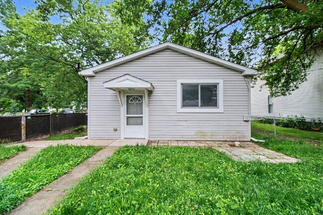 Building Photo - OWNER SPECIAL- Sign your lease by 9/22 and receive $50 off a month!